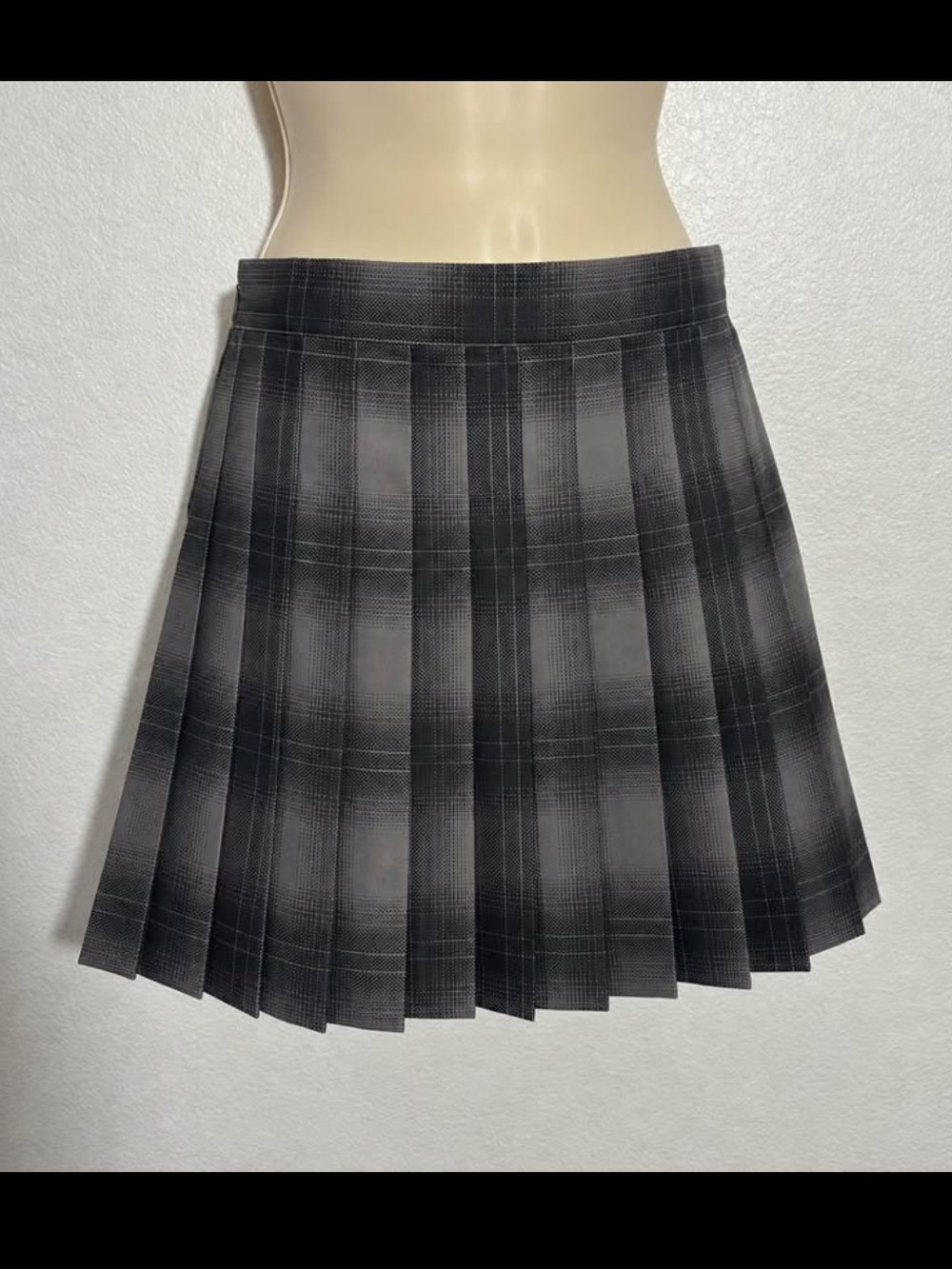 love, Fire Black & Gray Plaid Pleated Mini Skirt Size Medium